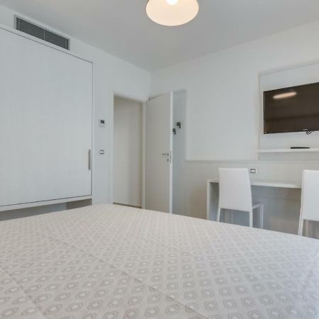 Apartaments Suites Ambassador カオルレ エクステリア 写真