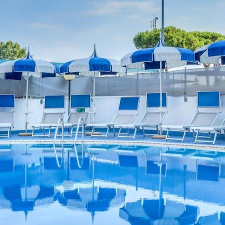 Apartaments Suites Ambassador カオルレ エクステリア 写真