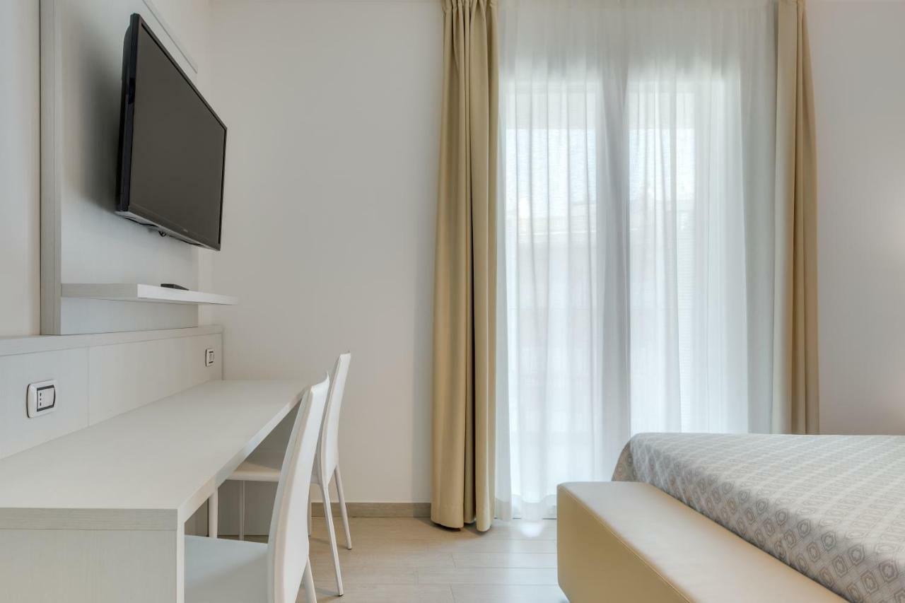 Apartaments Suites Ambassador カオルレ エクステリア 写真