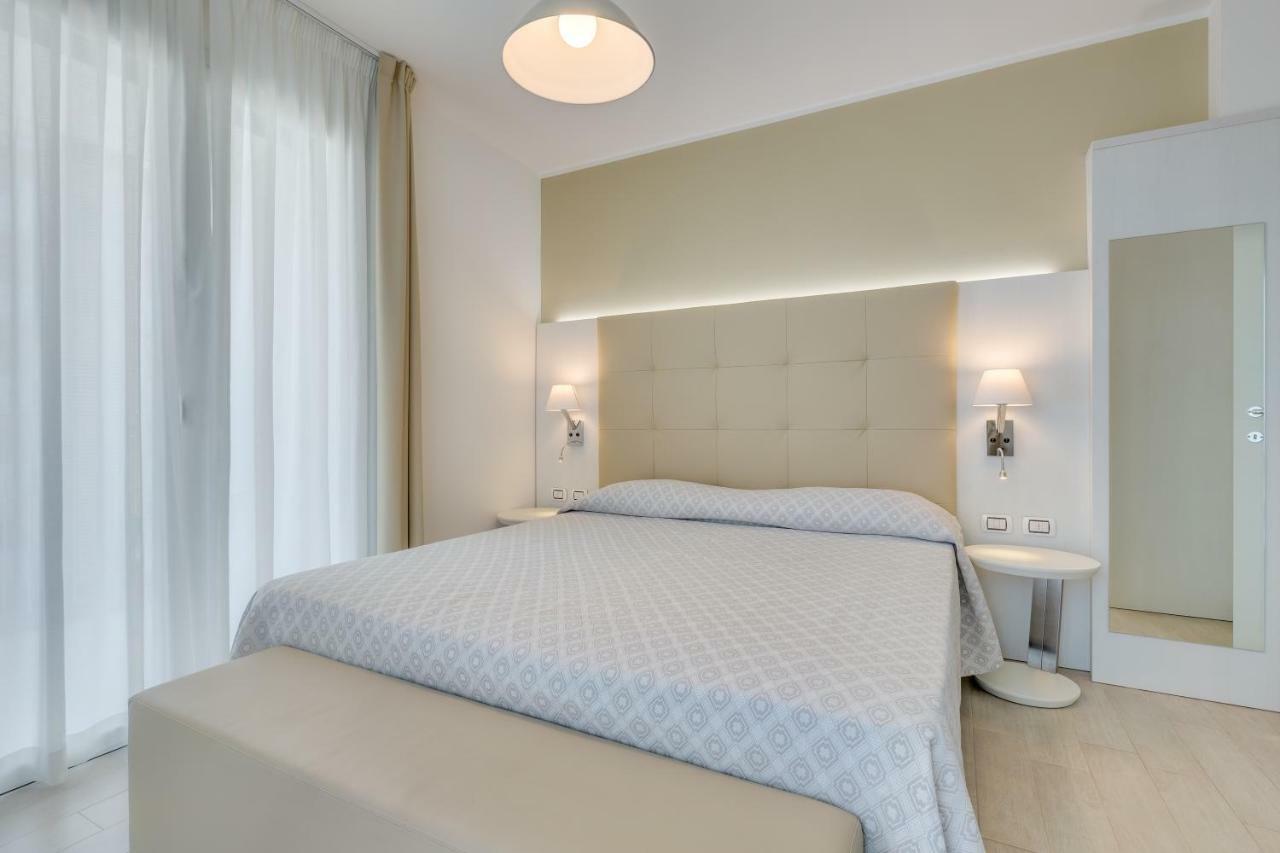 Apartaments Suites Ambassador カオルレ エクステリア 写真