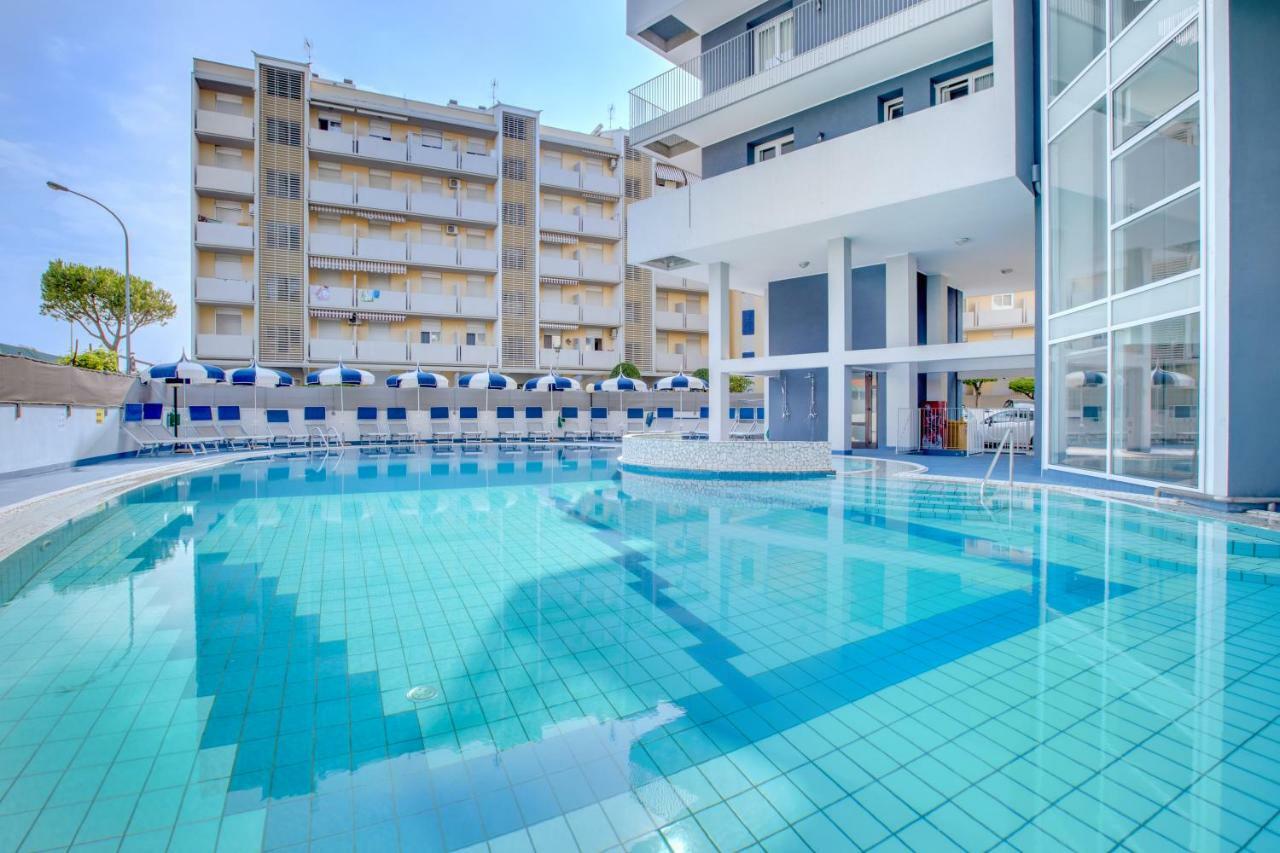 Apartaments Suites Ambassador カオルレ エクステリア 写真