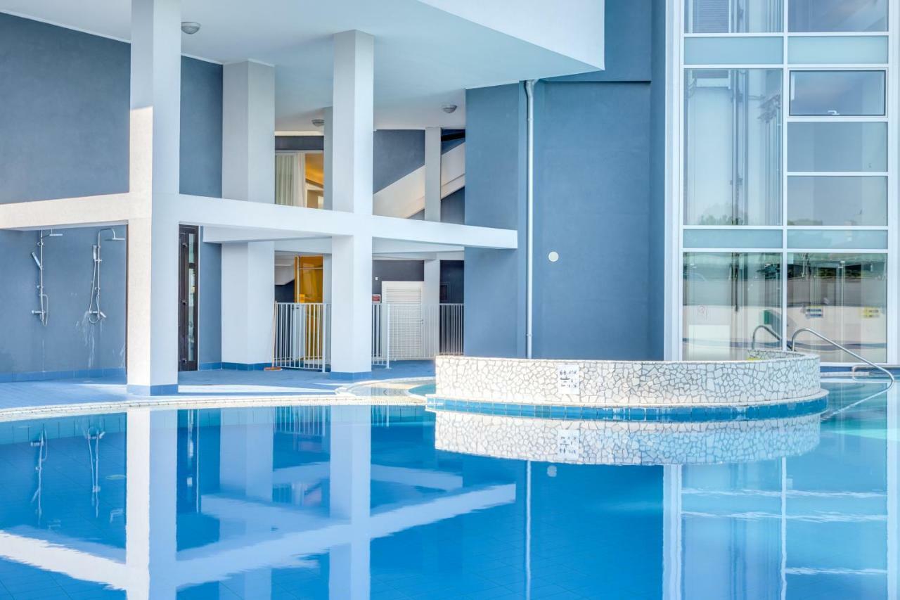 Apartaments Suites Ambassador カオルレ エクステリア 写真