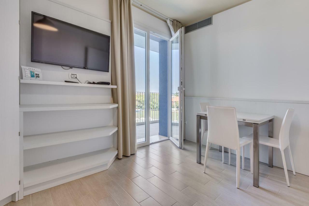 Apartaments Suites Ambassador カオルレ エクステリア 写真