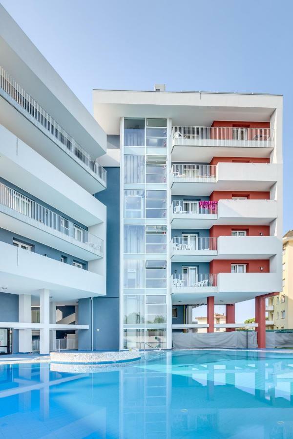 Apartaments Suites Ambassador カオルレ エクステリア 写真