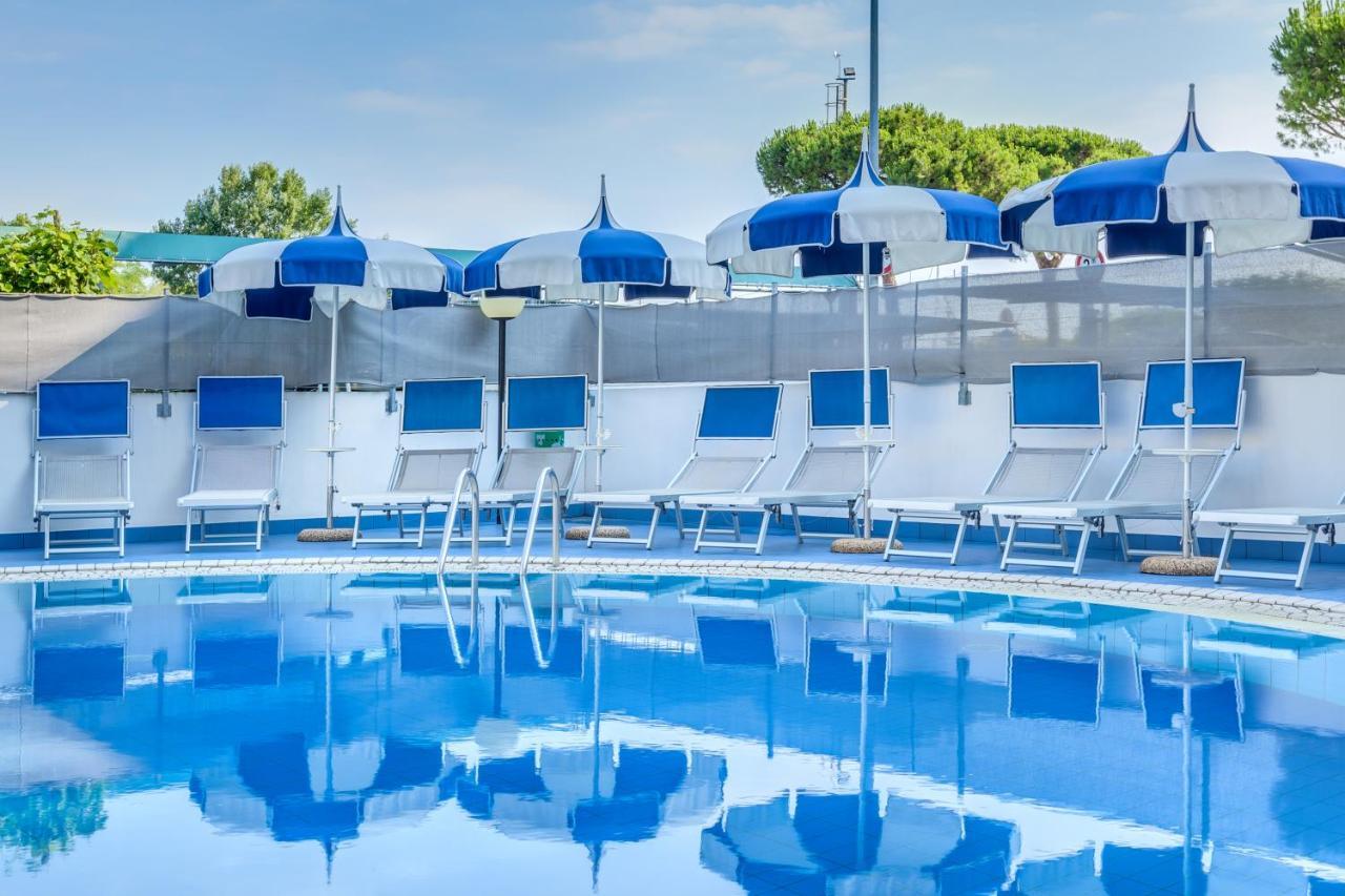 Apartaments Suites Ambassador カオルレ エクステリア 写真