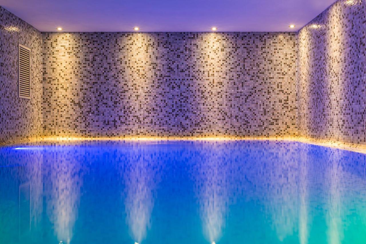 Apartaments Suites Ambassador カオルレ エクステリア 写真