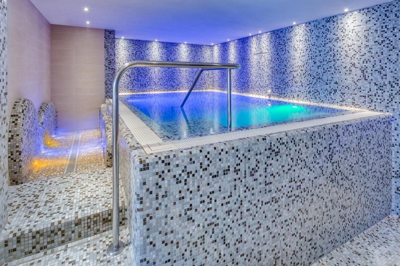 Apartaments Suites Ambassador カオルレ エクステリア 写真