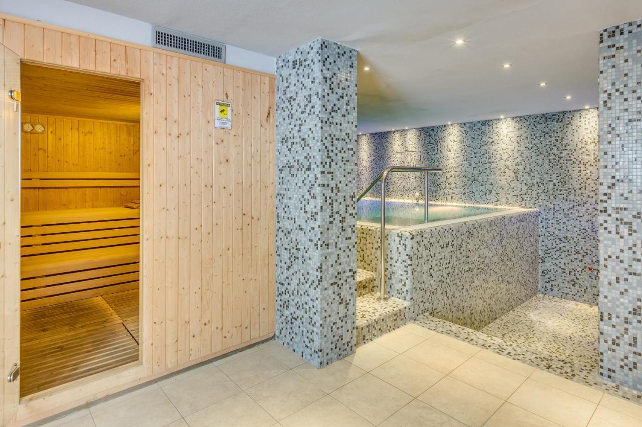 Apartaments Suites Ambassador カオルレ エクステリア 写真